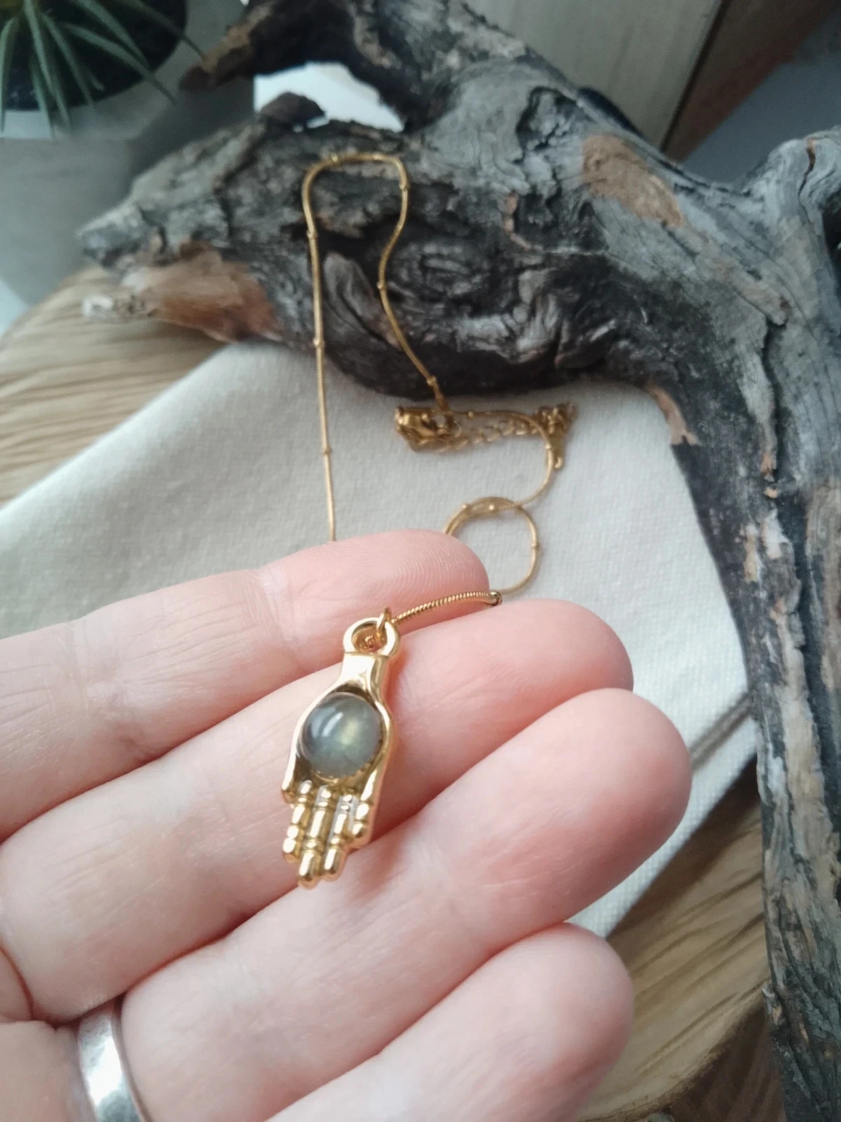 Collier protection main et pierre de labradorite naturelle – photo 2
